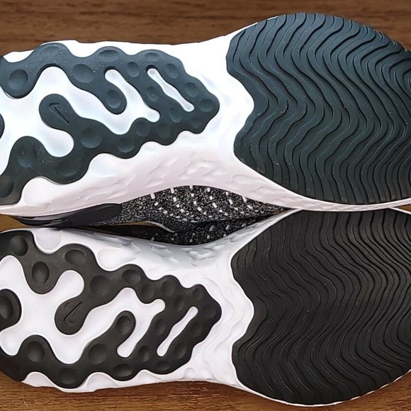 Nike React Phantom Run Flyknit 2 "Oreo" Black/White CJ0280-002 Women's 8.5 - Picture 8 of 8